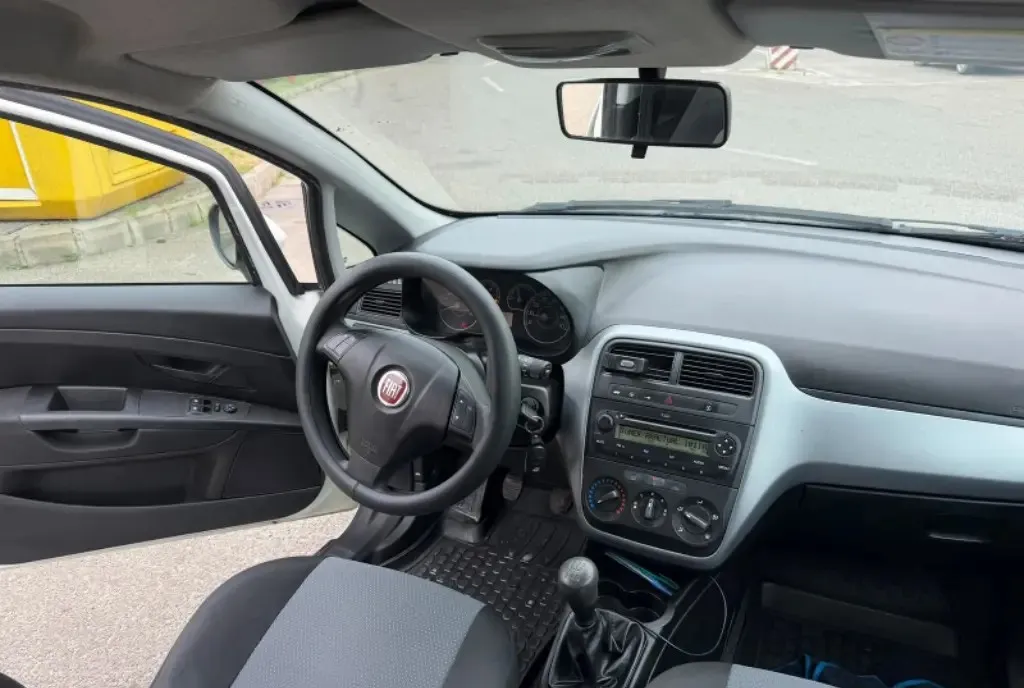Fiat Punto 2011 1 3 // Model euro 5 2 590 eur