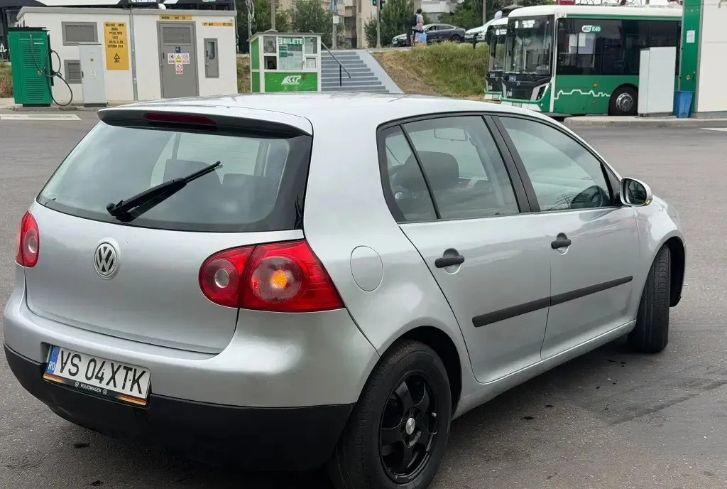 Vw Golf 5 1 4 // manuala 2 390 eur