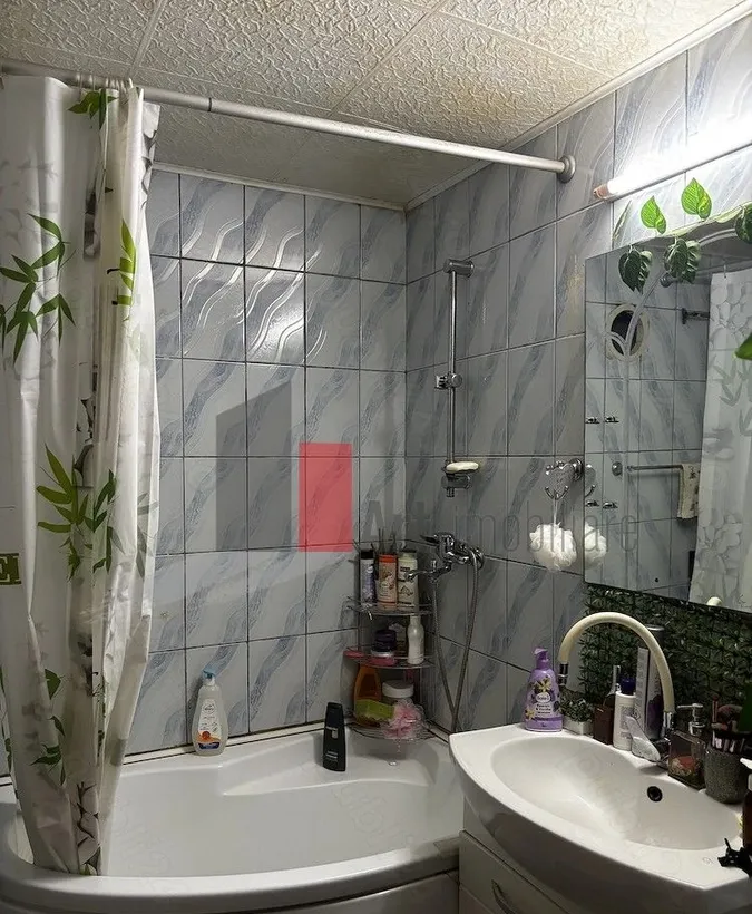 Vand apartament cu 3 camere si 2 bai in zona Militari