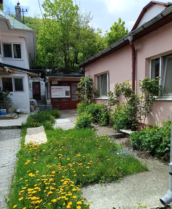 Sinaia casa 3 cam si dependinte necesita reparatii interioare
