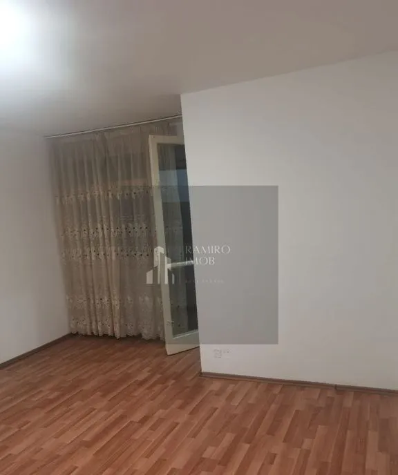 Garsoniera 31mp etaj 3 lift 8 minute Metrou Aparatorii Patriei