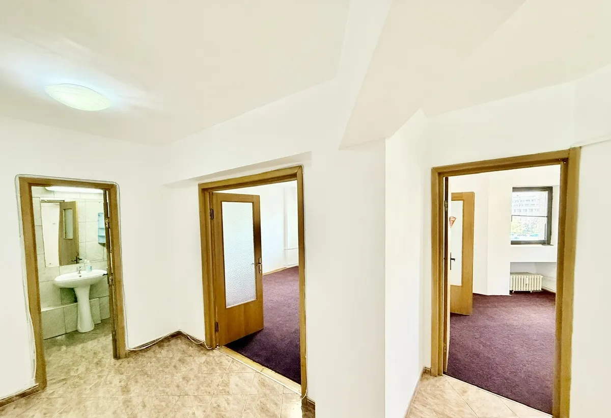 Piata Victoriei vizavi de Guvern apartament 3 camere 1 000 eur/luna