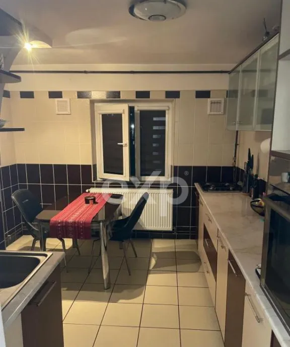 Apartament 3 Camere Decomandat 80 mp Etaj 2 Zona Clubul