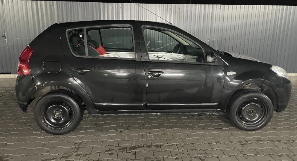Dacia Sandero 2011 1 2L / 200k km 2 000 eur