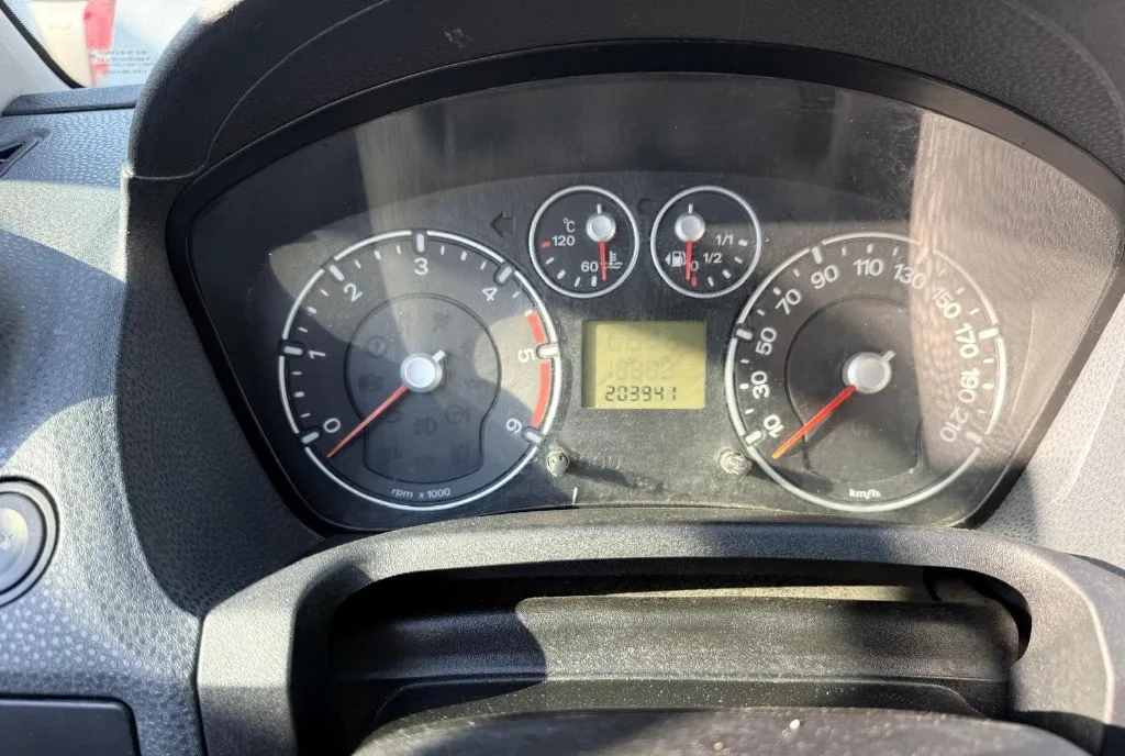 Ford Fiesta ndash 203 941 km ndash 450 Euro ndash Defecte estetice 450 eur