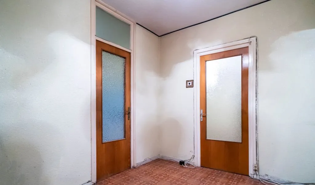 Drumul Taberei 3 camere 4/10 bloc stradal c tie 1980 bucatarie mare 2 bai