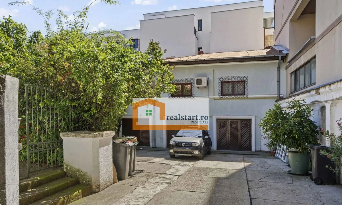 Stefan cel Mare langa metrou curte proprie 200 mp Garaj 3 camere centrala pet friendly