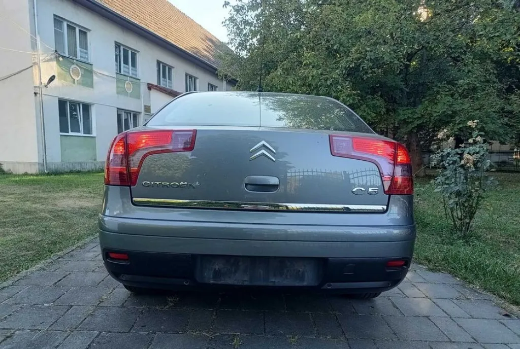 Citroen C5 2 0i 16v Exclusive 2 700 eur