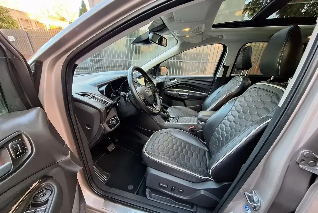 FORD KUGA VIGNALE 2018 4X4 90 000 KM PLAFON PANORAMIC 13 900 eur