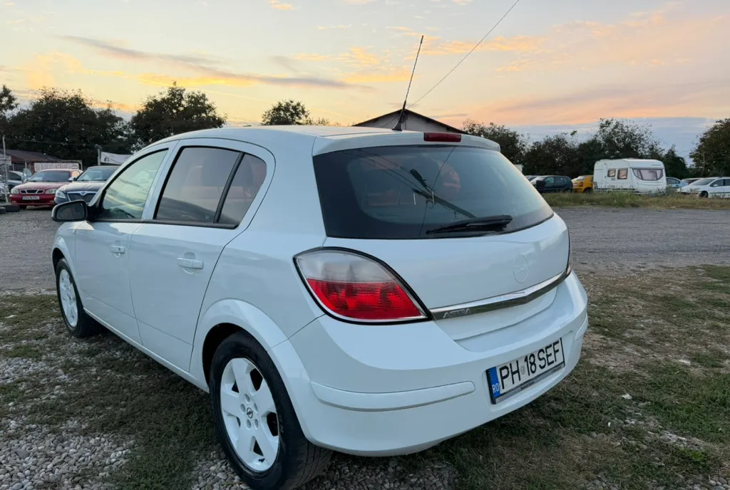 Opel Astra H 2011 1 990 eur