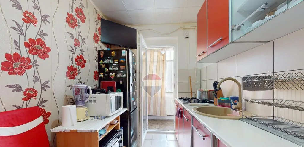 Apartament cu 3 camere de vanzare Decomandat Sacele