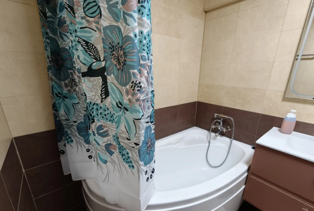 Apartament cu o camera 34 mp balcon Plopilor zona Plat
