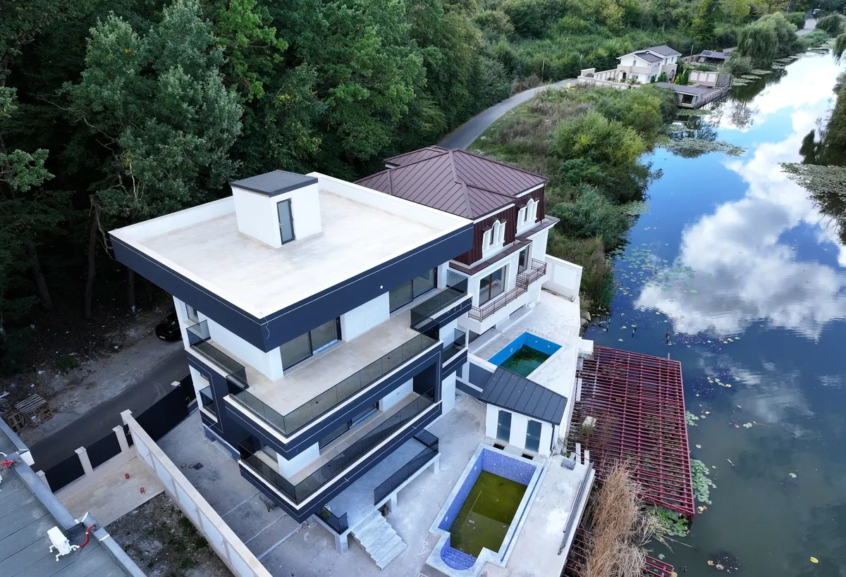 Vila cu iesire la lac/ponton si zona de relaxare