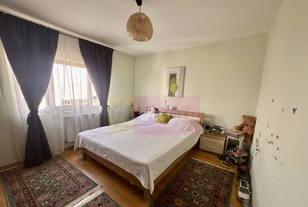 2 camere de vanzare Sebastian Novaci