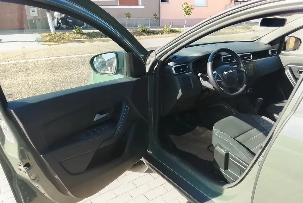 1 3 - 4X2 - 2023 - 55 400 KM 13 999 eur