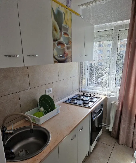 Inchiriez apartament 3 camere - etaj 2 centrala utilat Ostroveni
