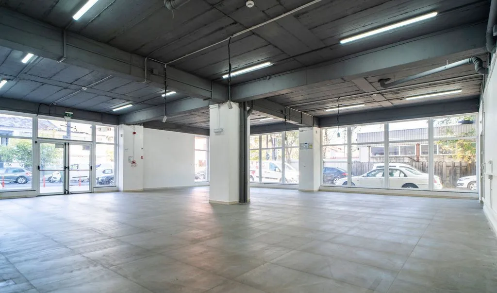 Spatiu Comercial Militari Uverturii Apusului 280mp vitrina 37 mp