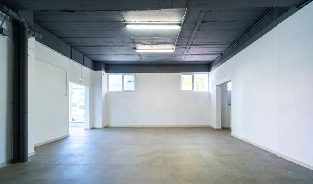 Spatiu Comercial Militari Uverturii Apusului 280mp vitrina 37 mp