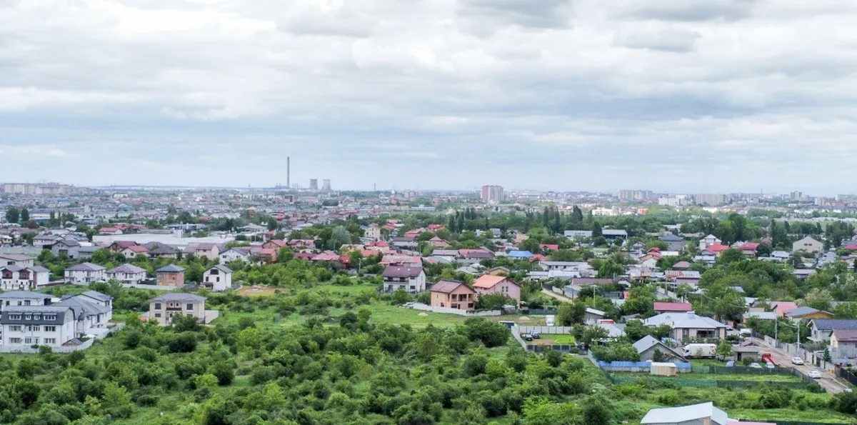 Bragadiru str Dunarii curte 530 mp intre case semistradal