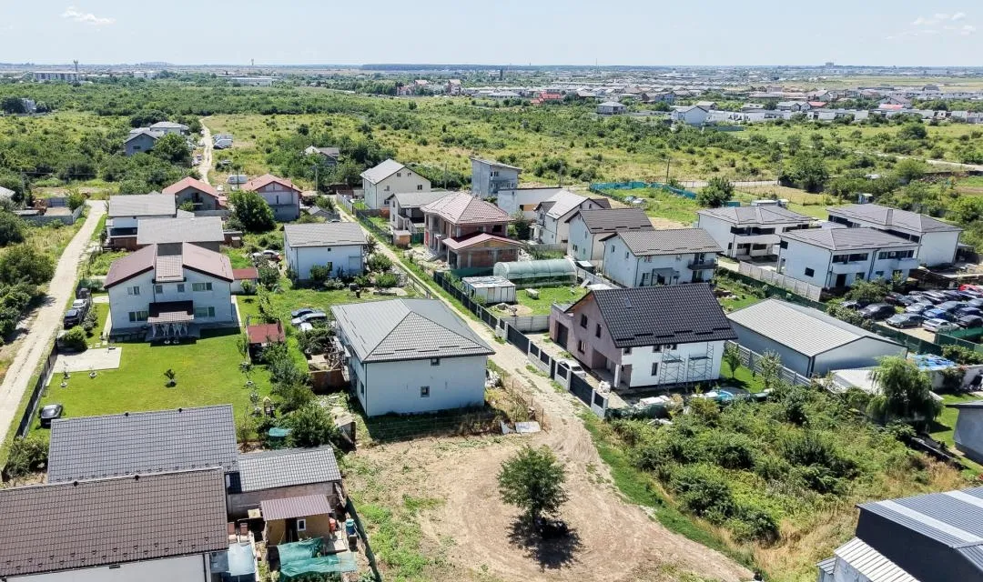 Bragadiru str Dunarii curte 530 mp intre case semistradal