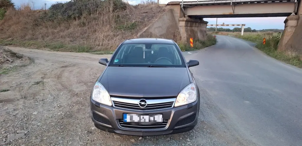 Auto Opel astra h 1 800 eur