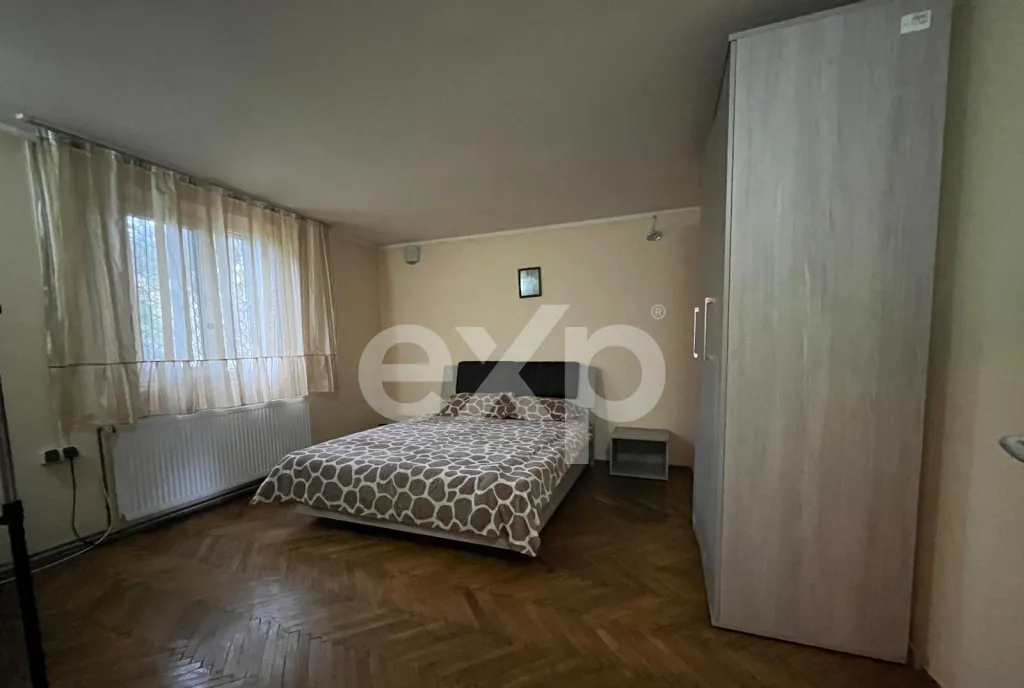 Casa pe parter 3 camere ingrijita curte si gradina Gaesti No