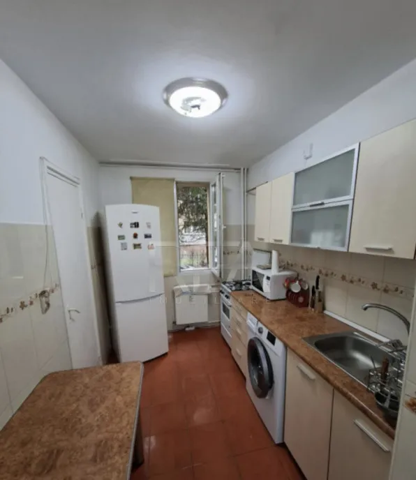 3 camere P/4 66mp anvelopat Drumul Taberei Favorit
