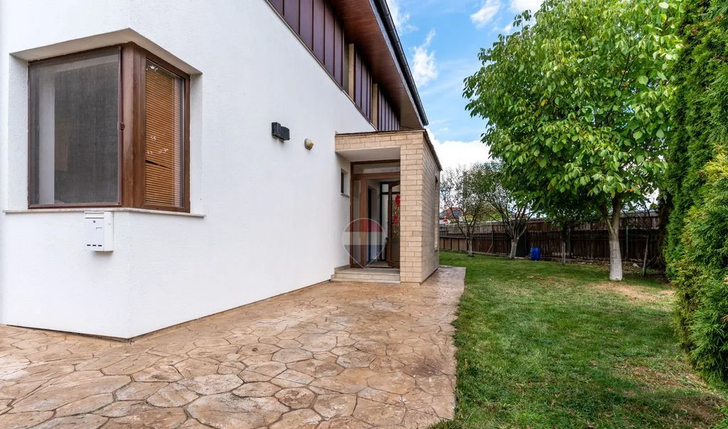 Casa Vanzare 5 camere Terra Floresti