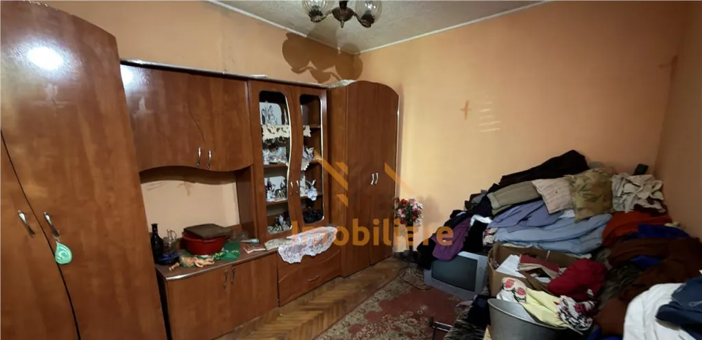 Apartament 2 camere etaj 1 tip T zona velenta oradea
