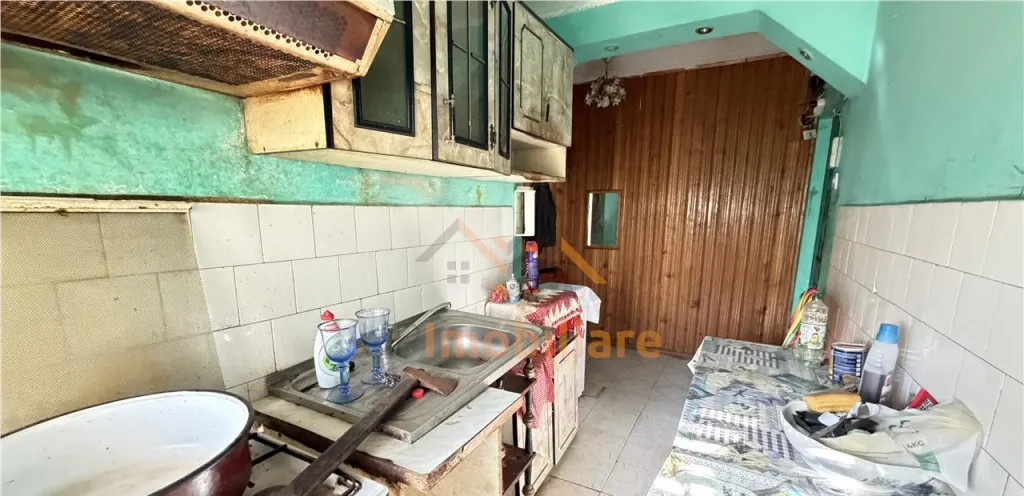 Apartament 2 camere etaj 1 tip T zona velenta oradea