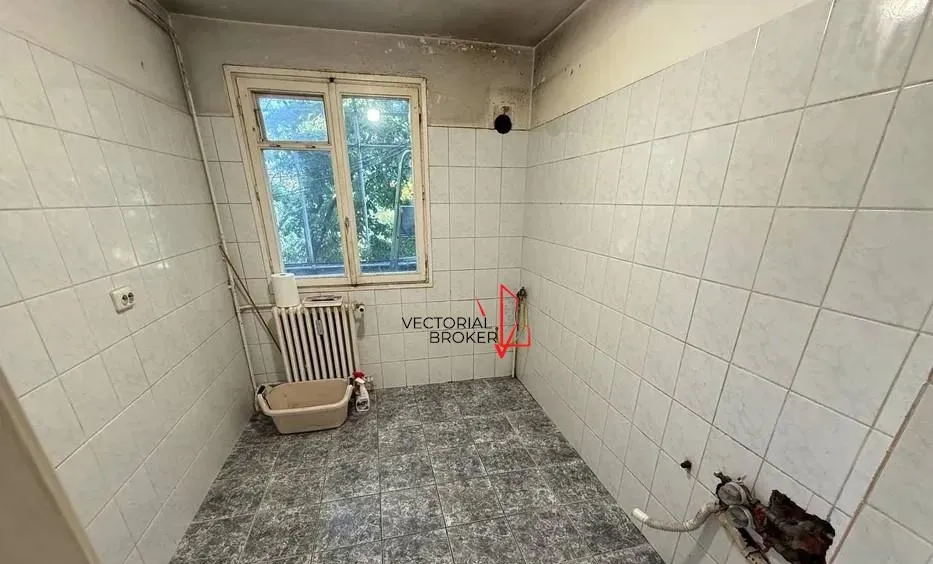 Titan Costin Georgian Metrou 4 camere