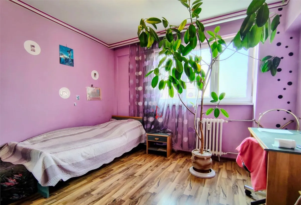 Titan liber apartament 3 camere langa metrou