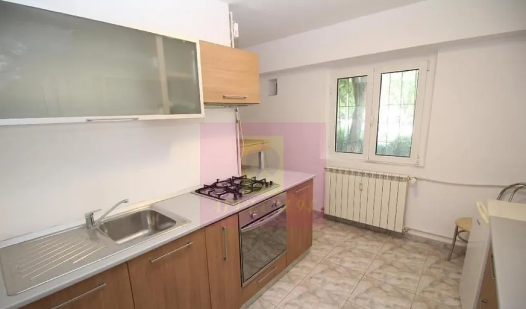 Apartament cu 3 camere de vanzare Decebal adiacent