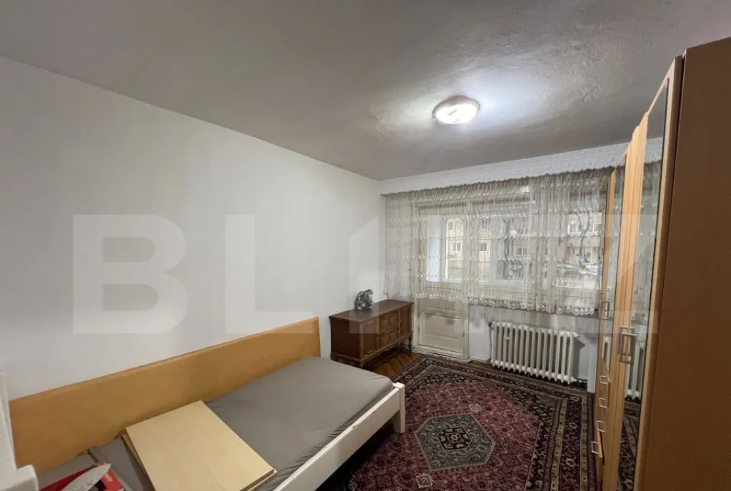 Apartament 3 camere 70 mp parter cu balcon zona Centrala