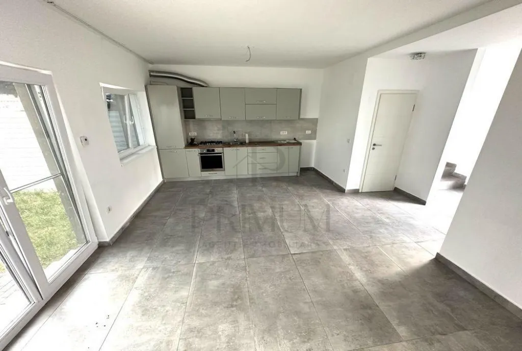Dumbravita triplex 3 camere 2 bai debara incalzire