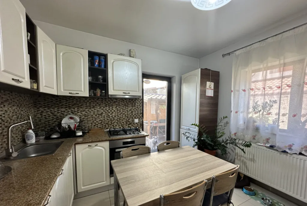 Apartament 2 camere spatios 68 mp Str Acvilei zona linist