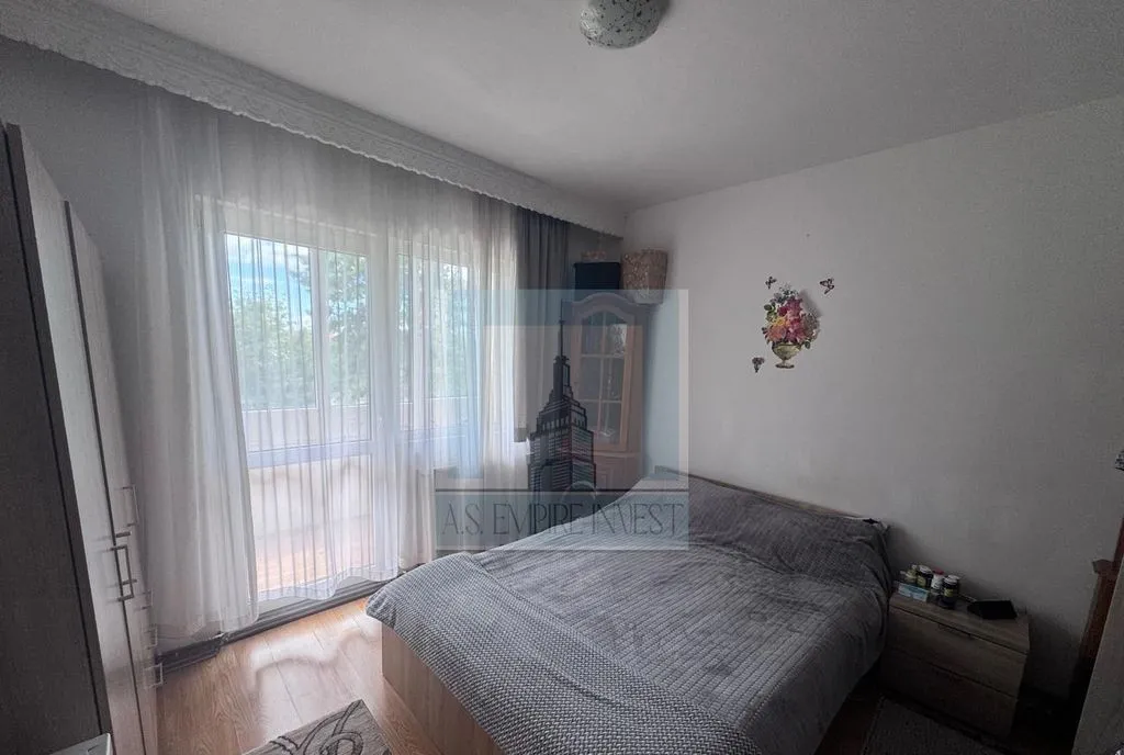 Apartament 3 camere semidecomandat etaj 1 zona Vlahuta