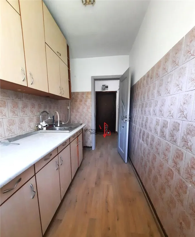 2 camere semidecomandat etaj intermediar Parcul National