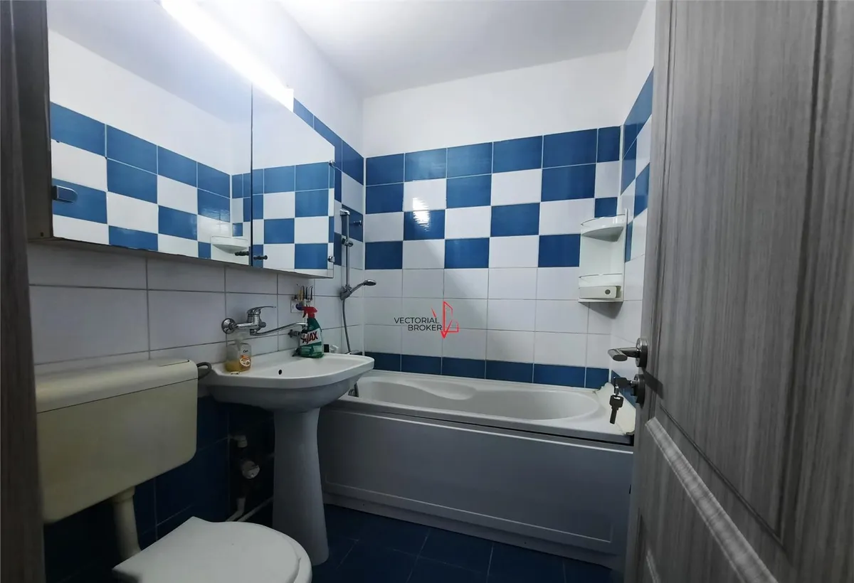 2 camere semidecomandat etaj intermediar Parcul National