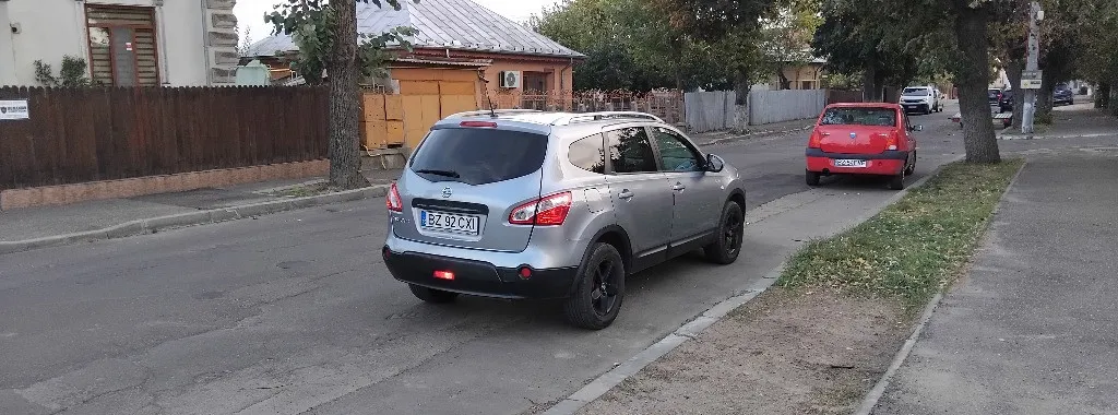 Nissan Qashqai 2 7- Locuri- 5 500 eur