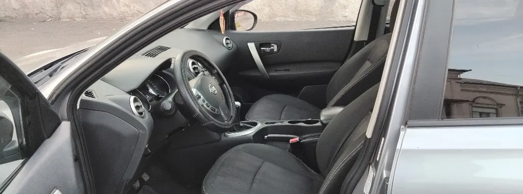 Nissan Qashqai 2 7- Locuri- 5 500 eur