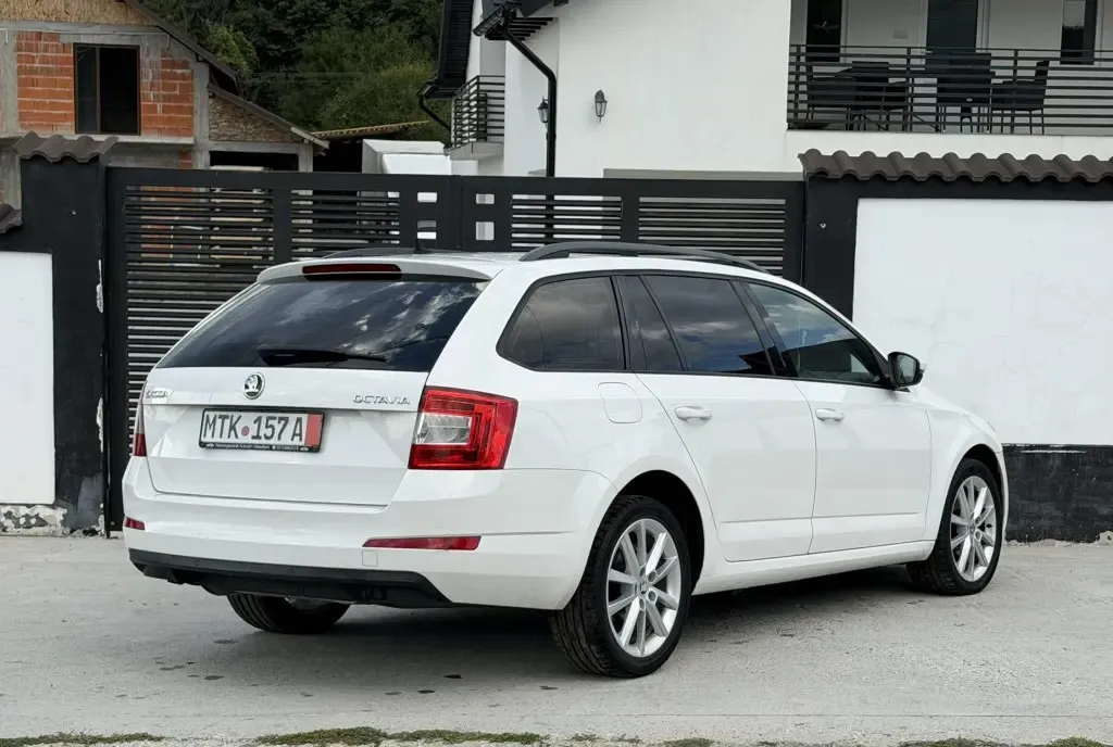 Skoda Octavia 2 0Diesel dsg 7 499 eur