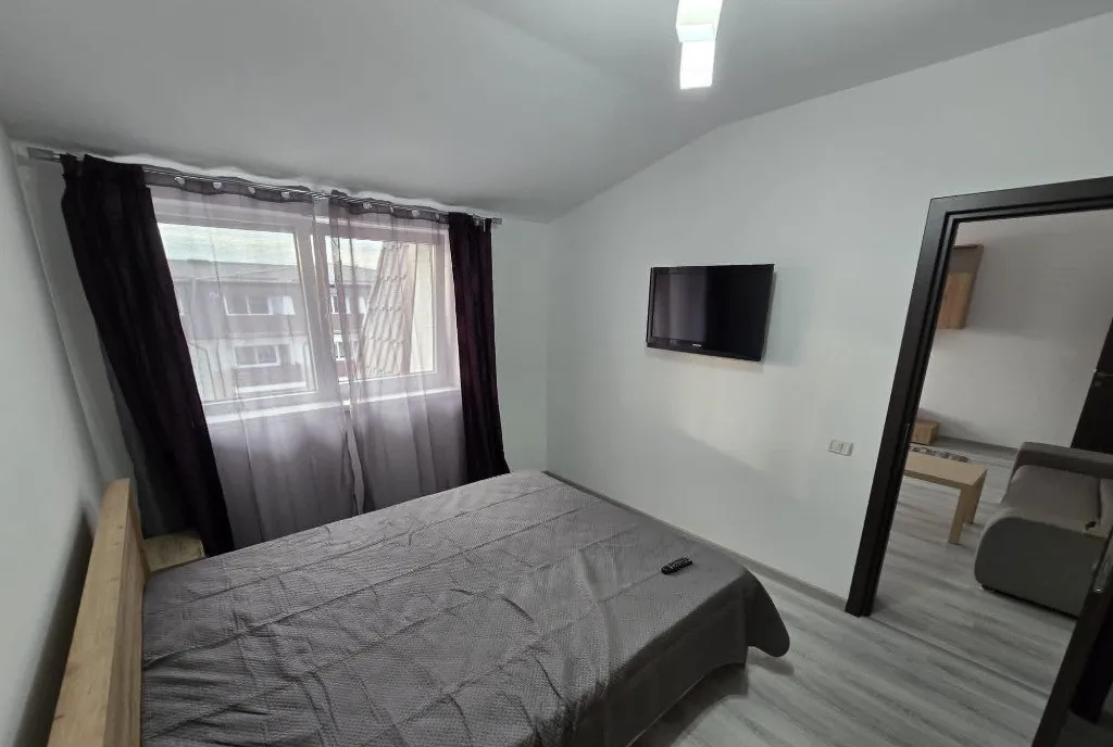 Apartament de 3 camere zona astra str sitarului
