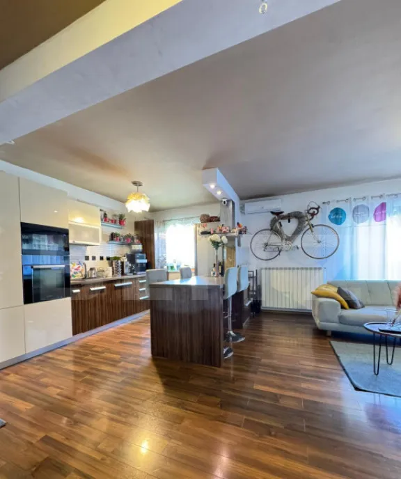 Apartament 3 camere 77 mp 2 bai etaj 1 parcare Sub Cet