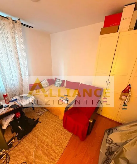 Apartament 3 camere de vanzare - intrarea in parcul drumul taberei