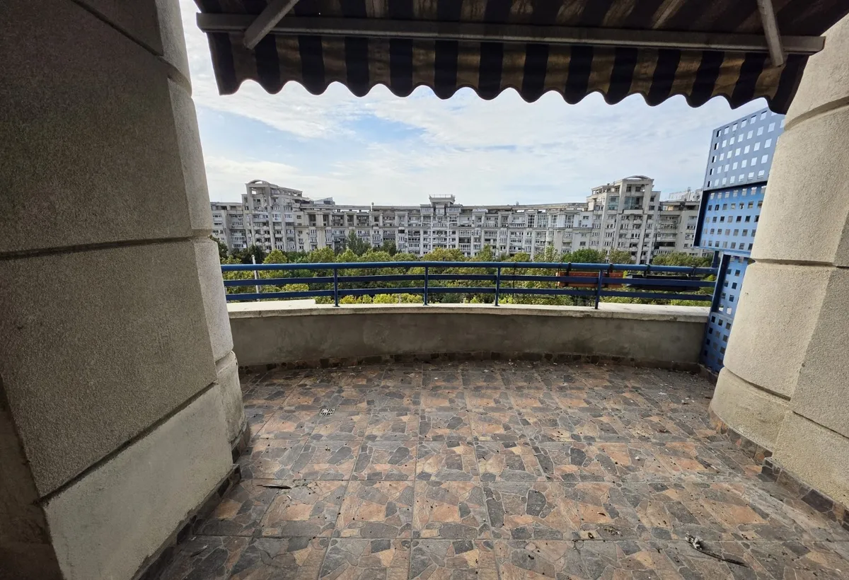 Duplex pe B ul Unirii rond Alba Iulia bloc stradal vedere mixta