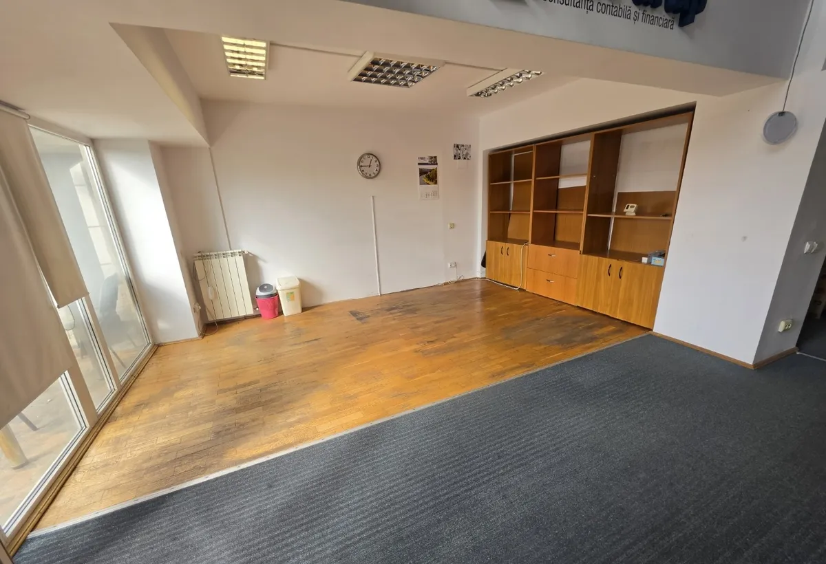 Duplex pe B ul Unirii rond Alba Iulia bloc stradal vedere mixta