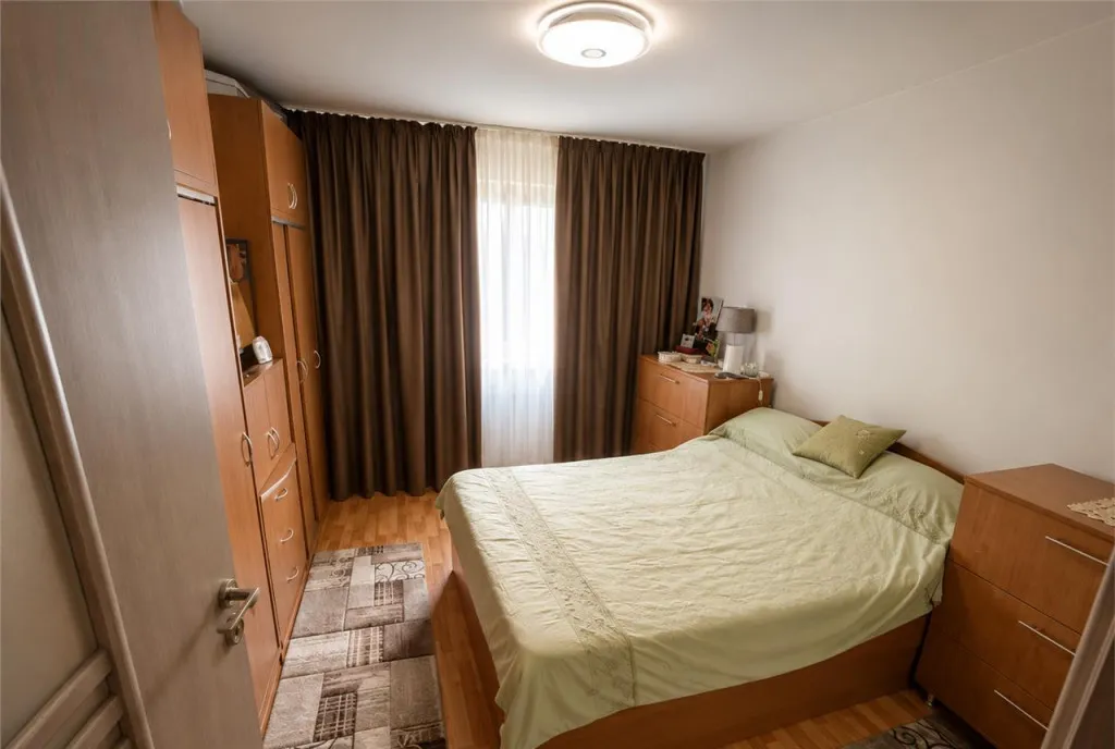 Apartament decomandat Calea Bucuresti intrare pe Carpatilor