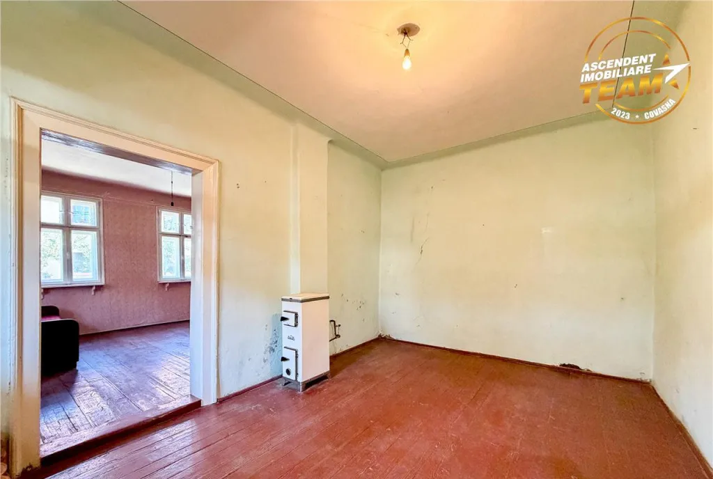 Casa cu potential acces la 2 strazi 512 mp teren