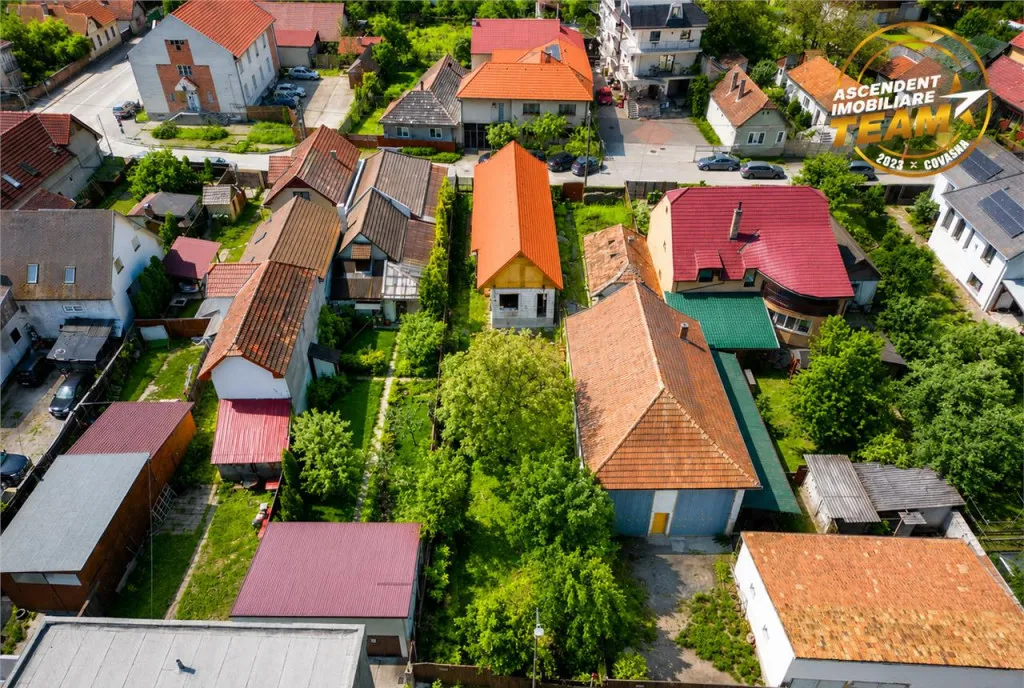 Casa cu potential acces la 2 strazi 512 mp teren
